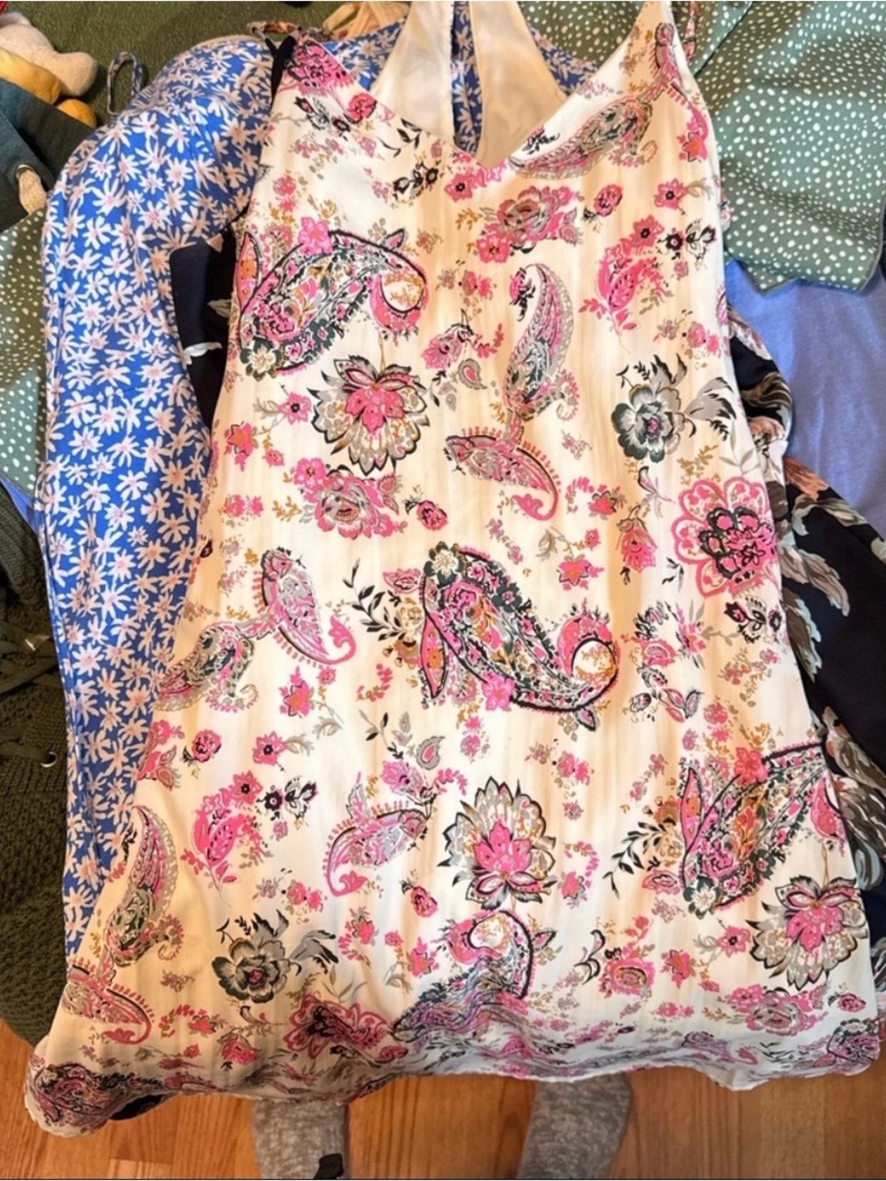 Women’s Cream Paisley V-Neck Casual Dress with Pink Floral Print